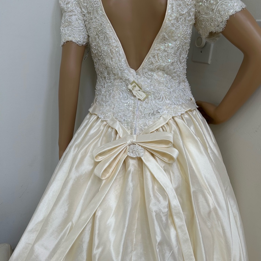 Exquisite Wedding Dress and matching tiara - New with tags!!!
